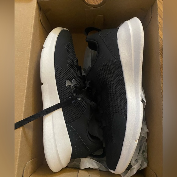 Under Armour Essentials womens size 6.5 black-NEW - Picture 2 of 6